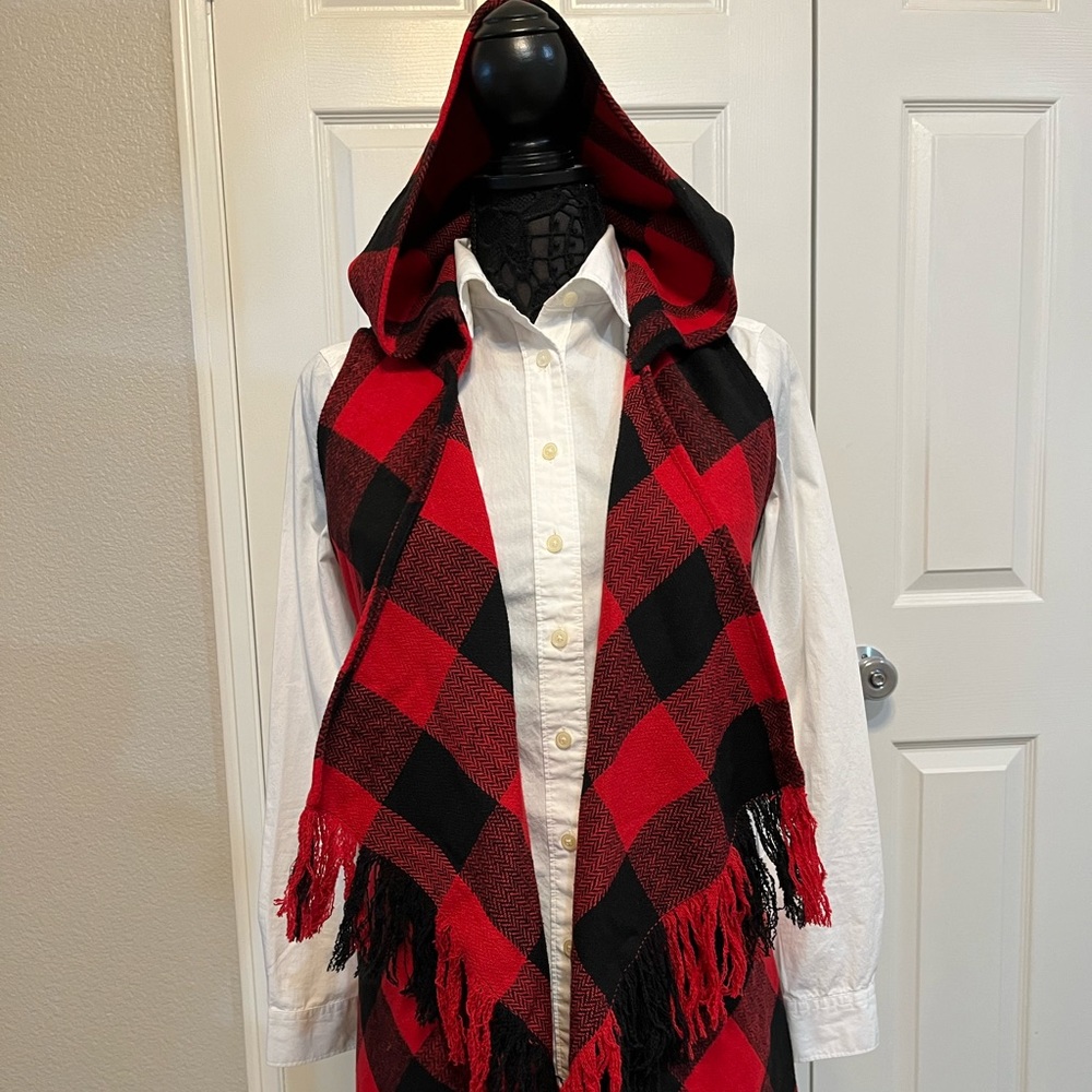 Favlux buffalo checked hooded vest with fringe and pockets.  Size small